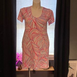 Stella Parker slip on pink and blue graphic on a white field dress w/pockets M